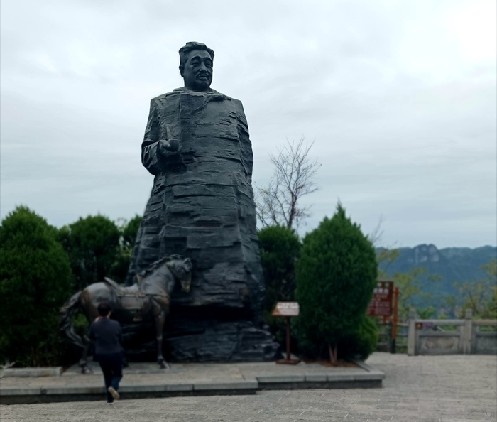 瞻仰贺龙元帅.jpg